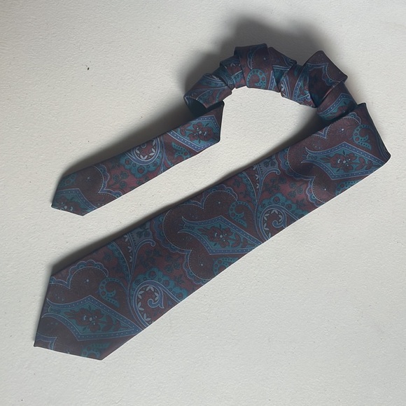Eaton’s silk Paisley pattern tie - Picture 3 of 8